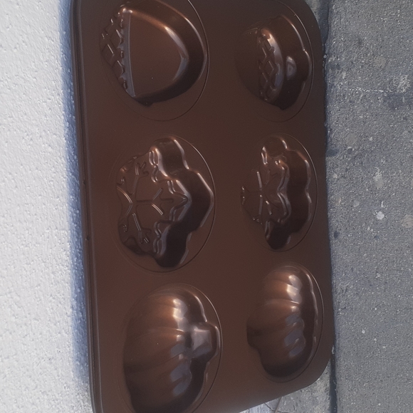 NordicWare Mini Pumpkin Cake Baking Pan Thanksgiving Fall - Picture 2 of 3